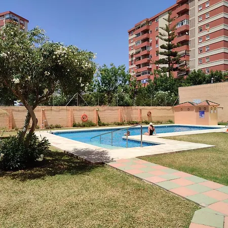 Burgos Holidays Фуэнхирола